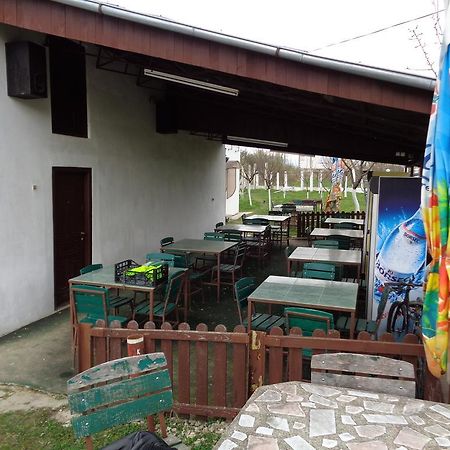 Hotel Gasthaus Enduro Bica à Caransebeş Extérieur photo