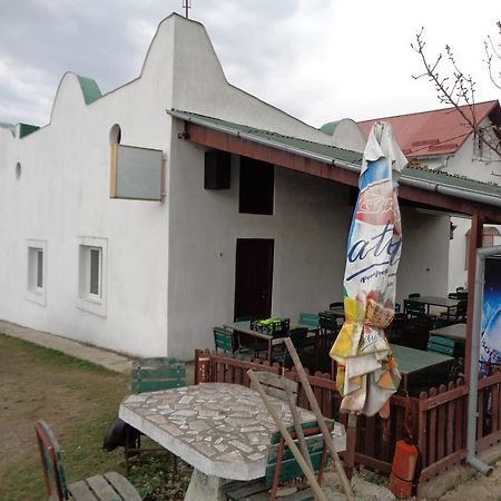 Hotel Gasthaus Enduro Bica à Caransebeş Extérieur photo